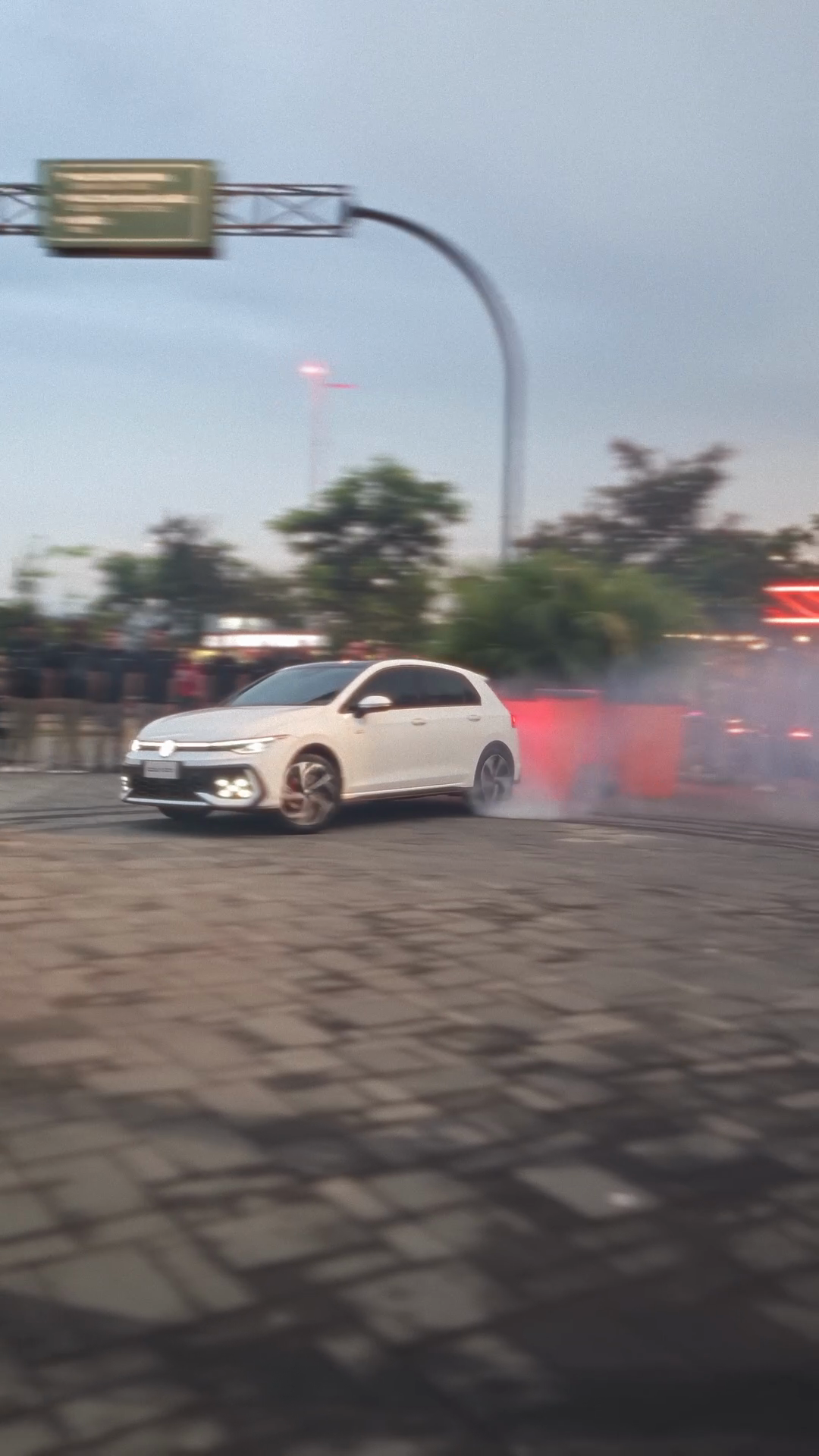 Golf GTI: Drift na Rota 85 — frame 04